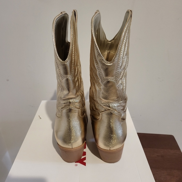 Unionbay Women's Gold Western Boots Used 1 Time No Box - Picture 4 of 8